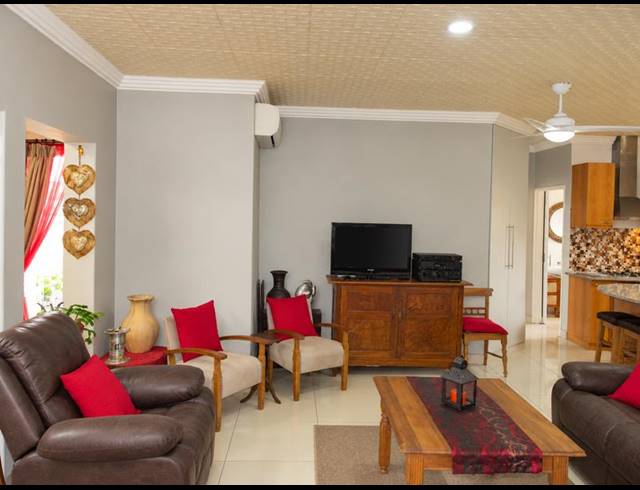2 BEDROOM TOWNHOUSE FOR SALE IN HEUWELSIG